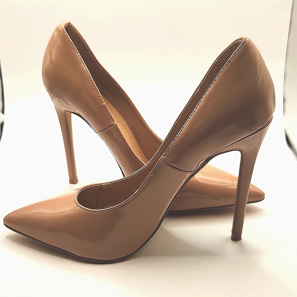 Size 7 1/2 Nude Pump